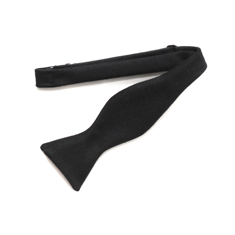 Bow Tie in Black Cashmere